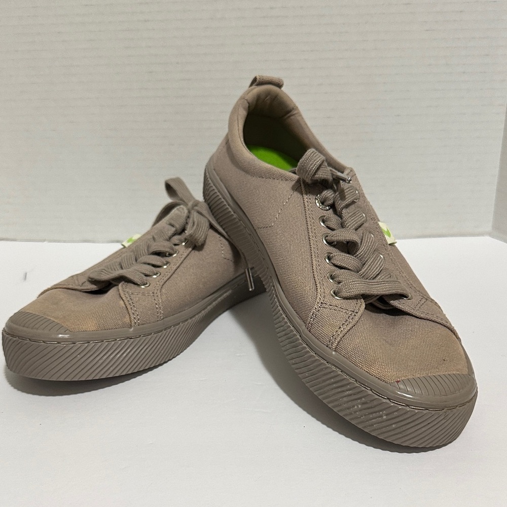 Cariuma Taupe Unisex Taupe Sneakers